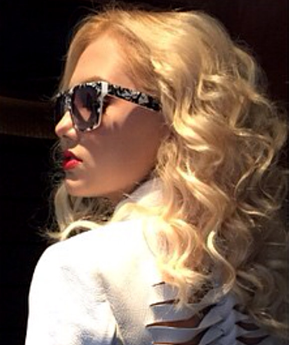 Brielle in sunglasses Avananche shoot
